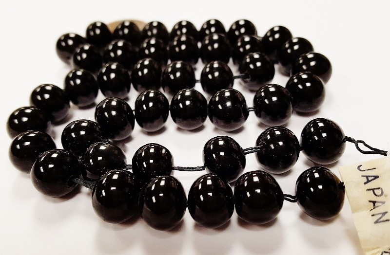 40 VINTAGE JAPAN CHERRY BRAND GLASS BLACK 10mm. SMOOTH ROUND BEADS 4565