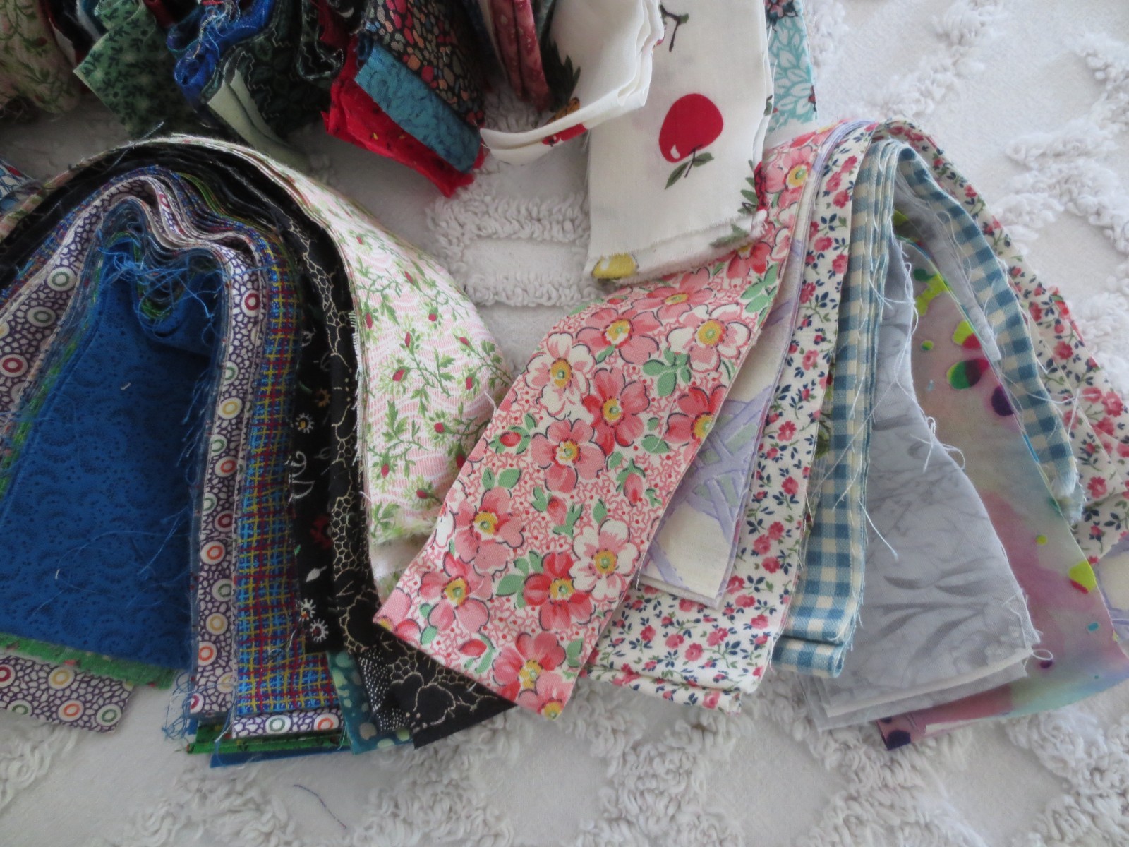 1-1/2 lbs. ASSORTED 2″ Wide COTTON PATCHWORK QUILT STRIPS