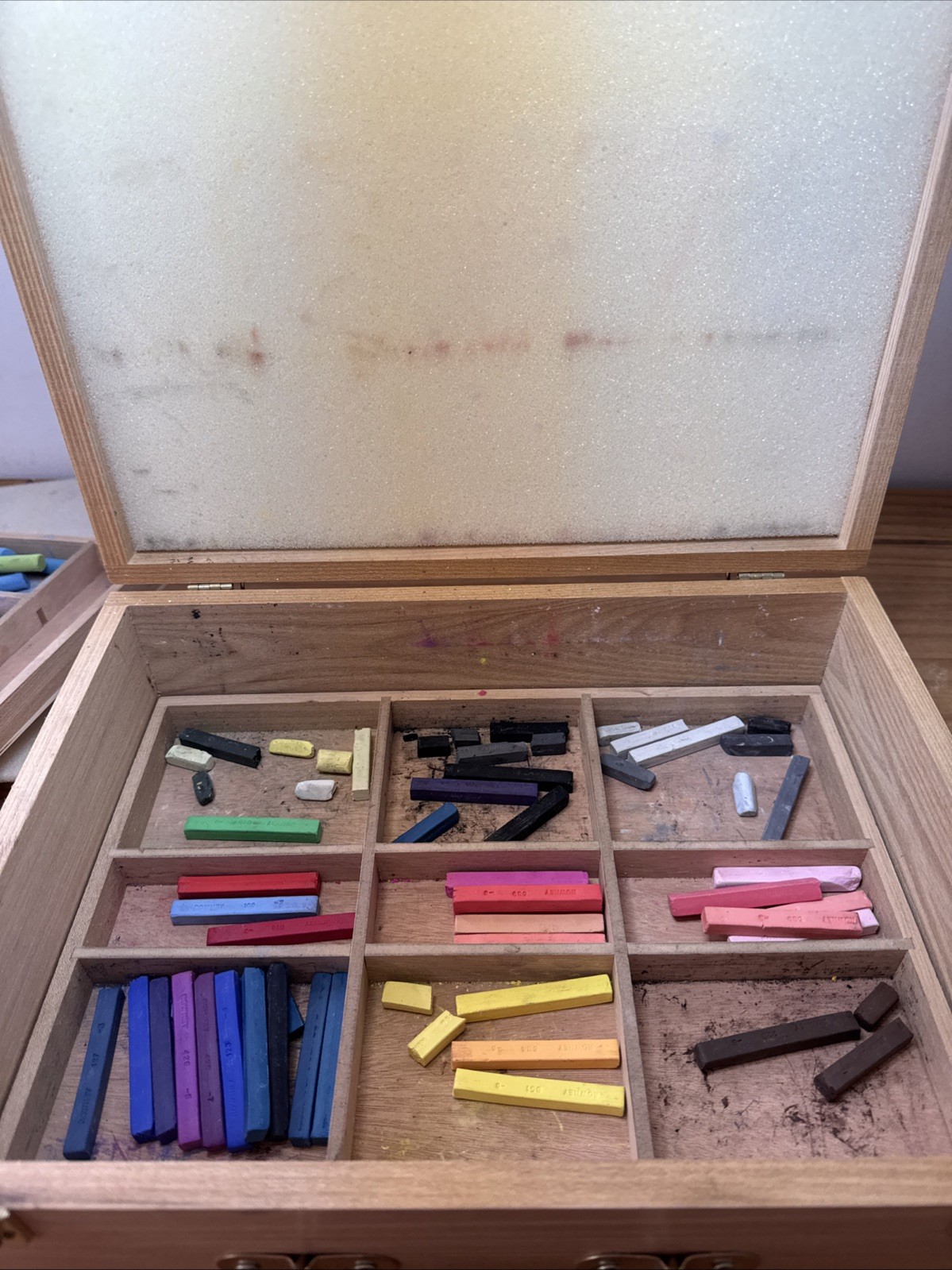 Wooden Pastels Storage Box 4 Trays PLUS Quality Soft Pastels Winsor Daler W373
