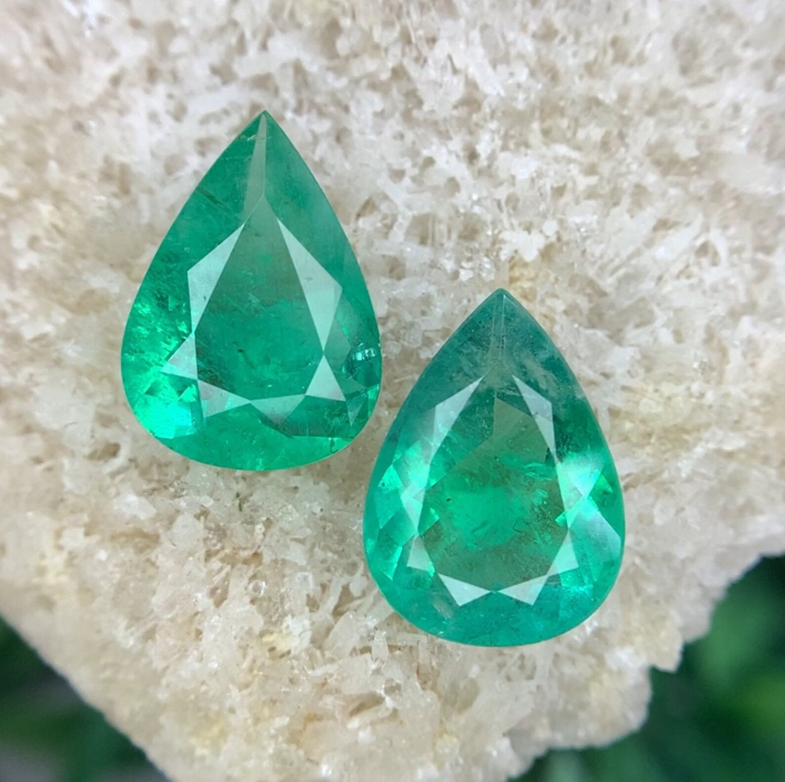 Natural Zambia Emerald 7×5 MM 2 PC Pair’s Pear Cut Loose Gemstone Jewelry