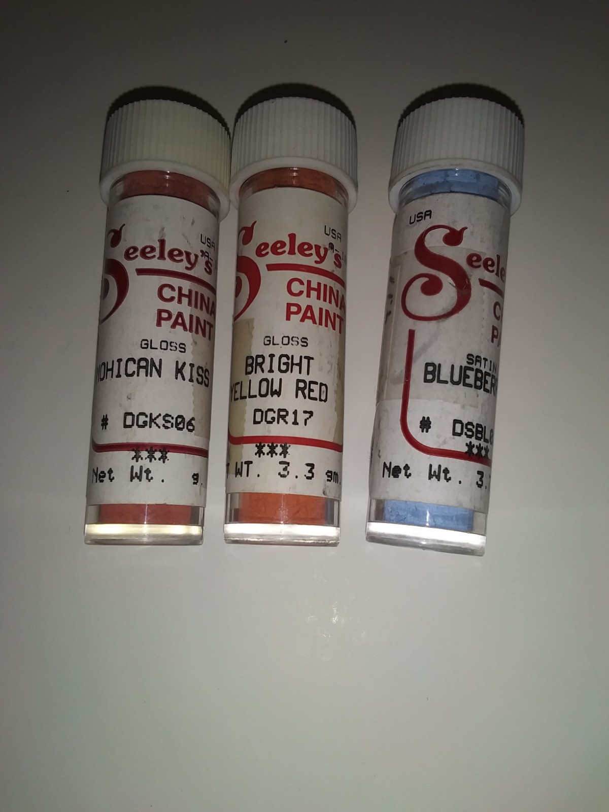 VTG Porcelain China Powder Paints twist top Glass Vials 30 Assorted Colors lot