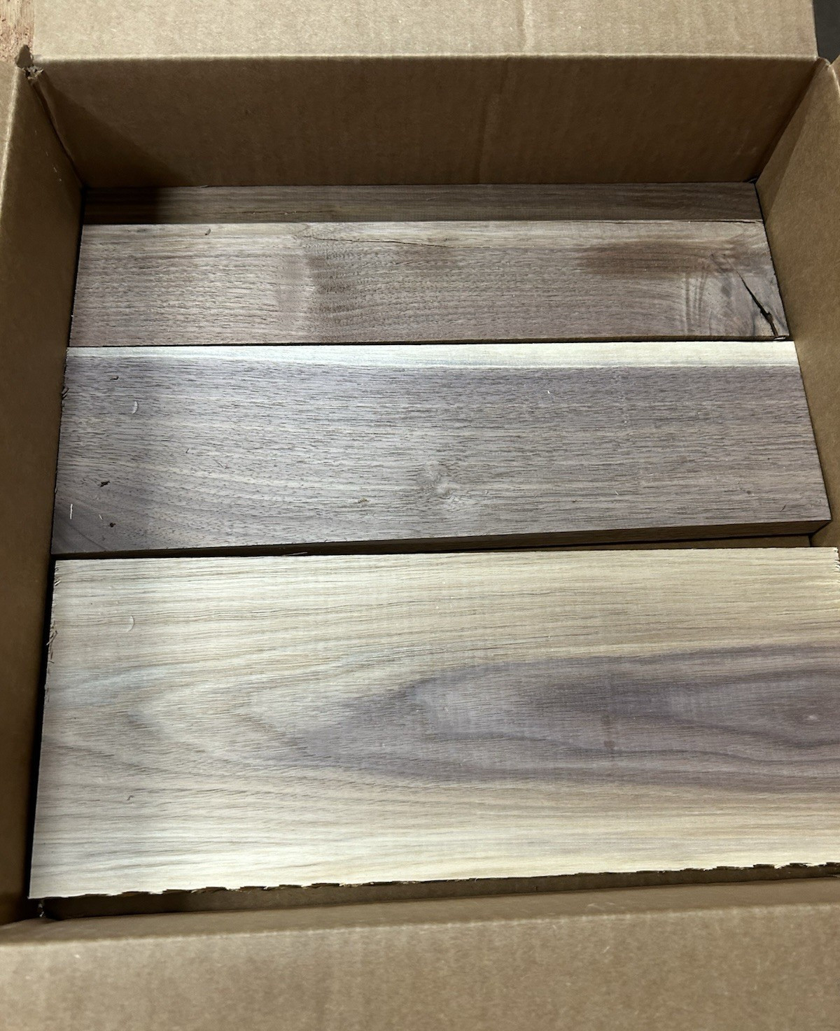 BOX LOT OF VARIOUS SIZED BEAUTIFUL WALNUT LUMBER BLANKS 16″ LENGTHS X 3/4″ THICK