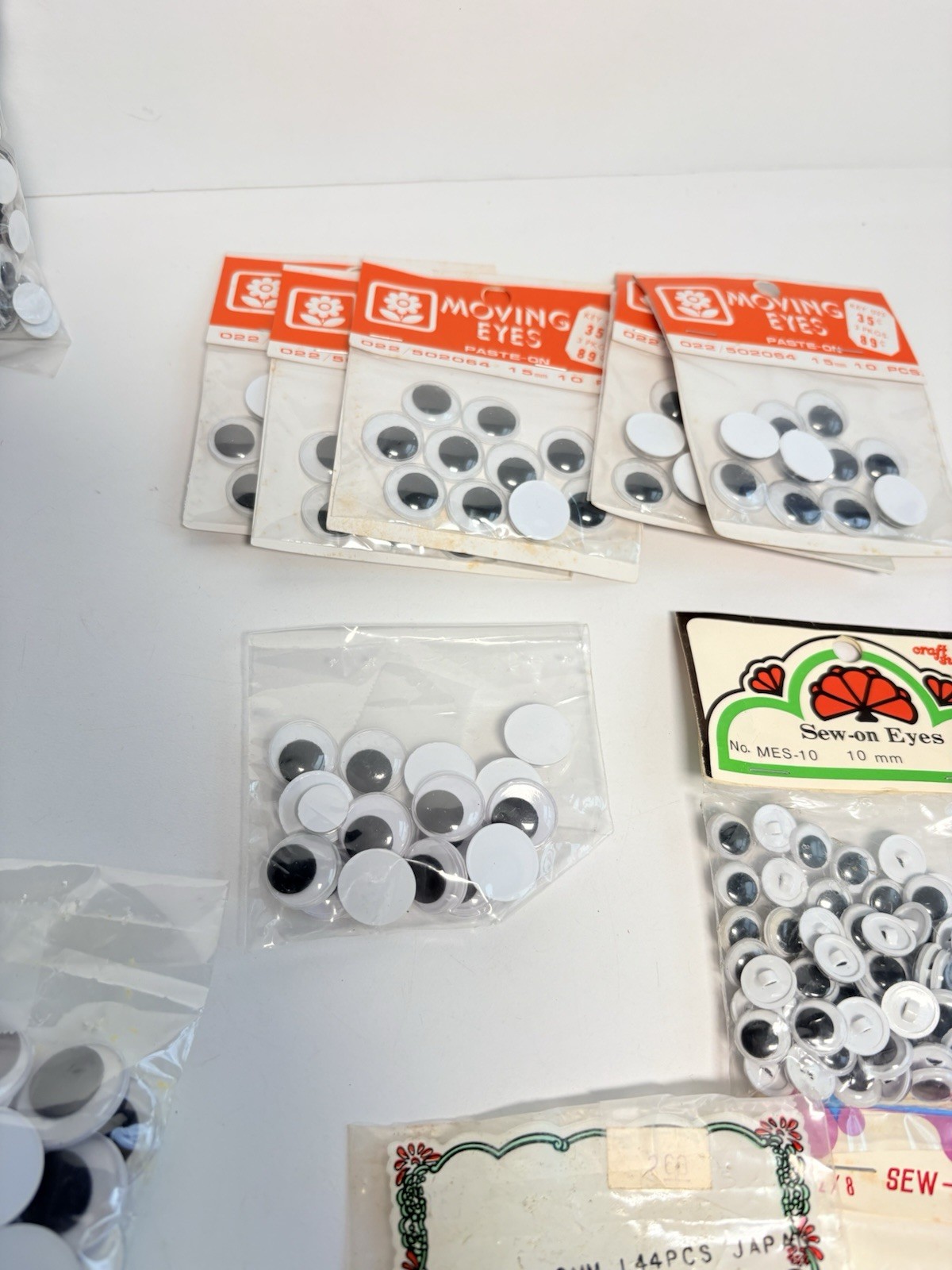 Vintage Lot For Crafts Google Googly Eyes Assorted Sizes – Glue on & Sew on