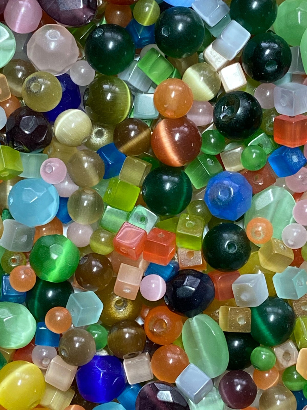 1/4 Pound (~500 pcs) Cat’s Eye Fiber Optic Glass Mixed Lot Beads Round Oval Cube