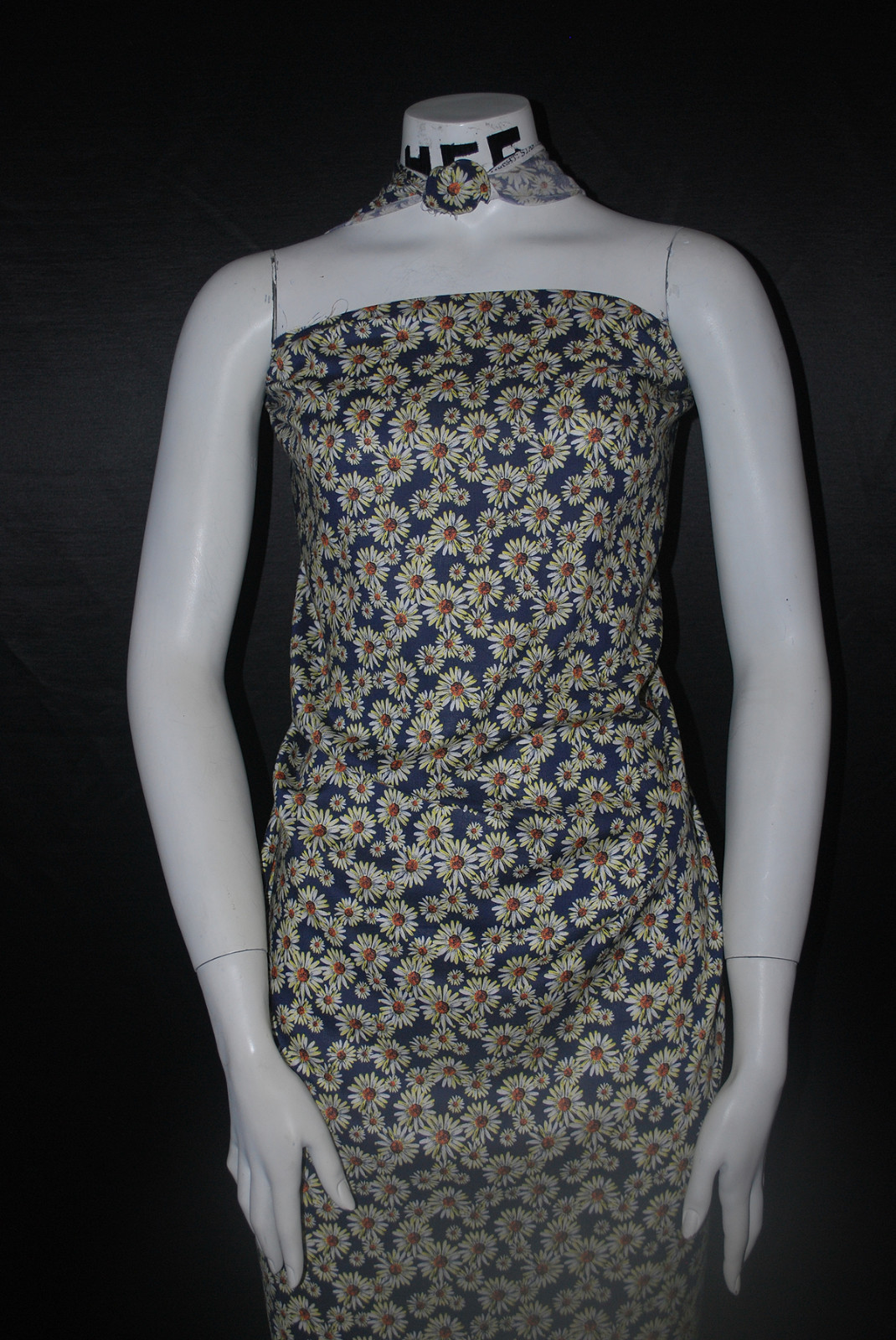Rayon Challis 100% Woven Fabric Natural Fiber Beautiful Daisy Flowers Print