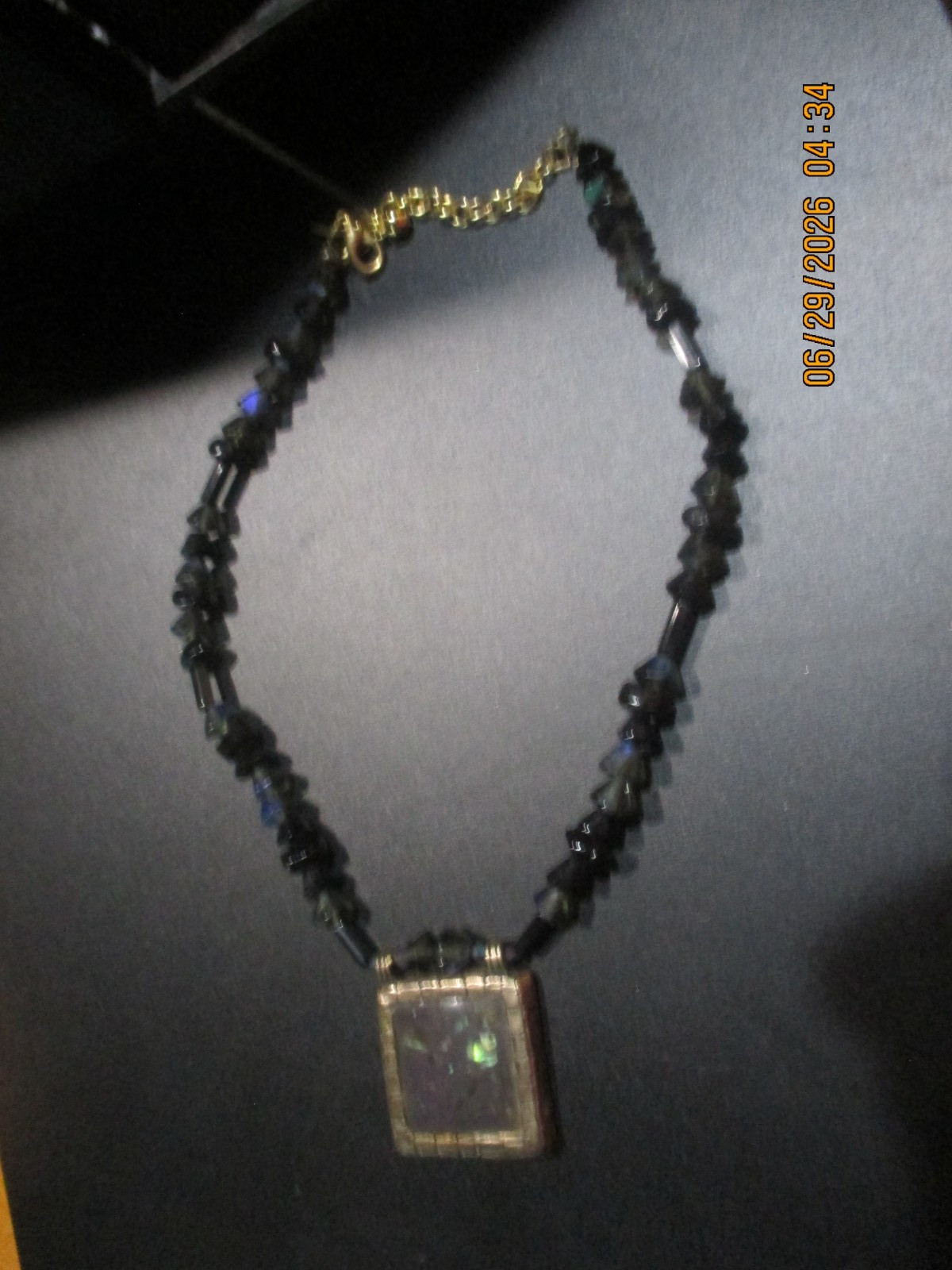 VINTAGE BLACK SQUARE STONE SET IN GOLD FRAM BLACK BEADS