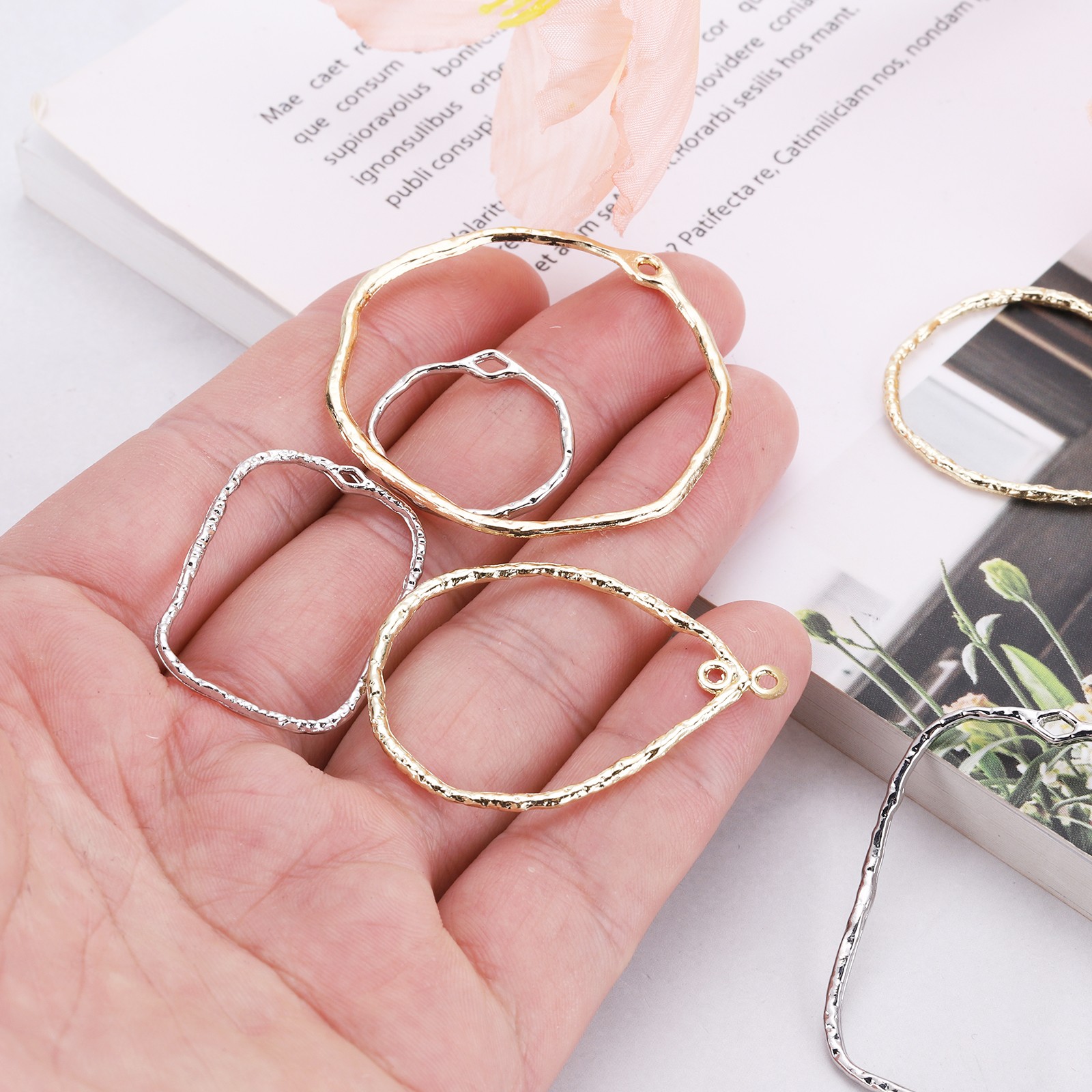 30Pcs Alloy Hollow Oval Pendants for Necklace Silver Tone