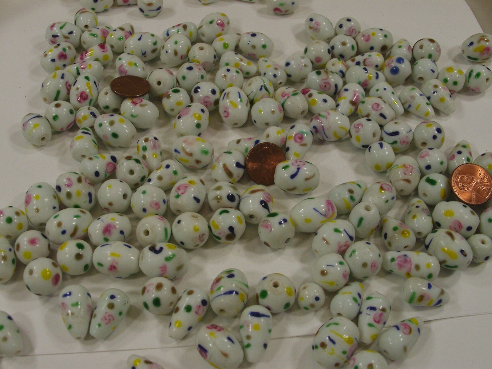 110 Pieces Assorted Shapes and Sizes White Floral India Handmade Beads (AZP-2)