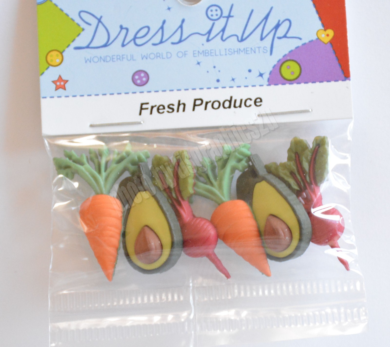 Fresh Produce / Garden Theme Shank Buttons / Beets ~ Carrots ~ Avocado