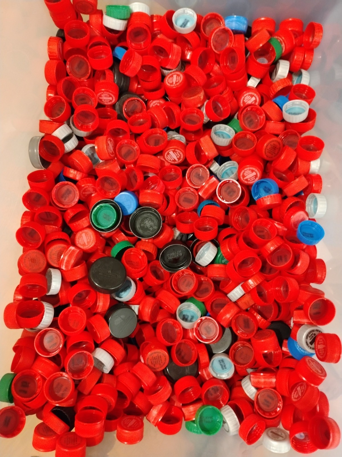 1000 Aprox. Plastic Bottle Caps 5.4 lb Lot Art Craft Assorted Lids Lot Read Desc