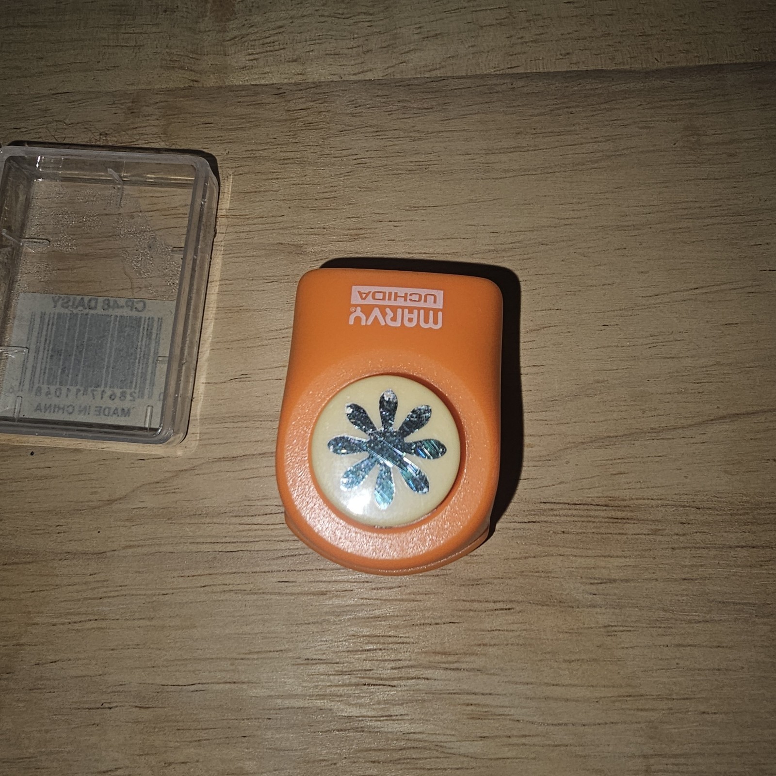Marvy Uchida CP-48 Daisy Paper Punch Floral Shape Less Than 1″ w/ Case