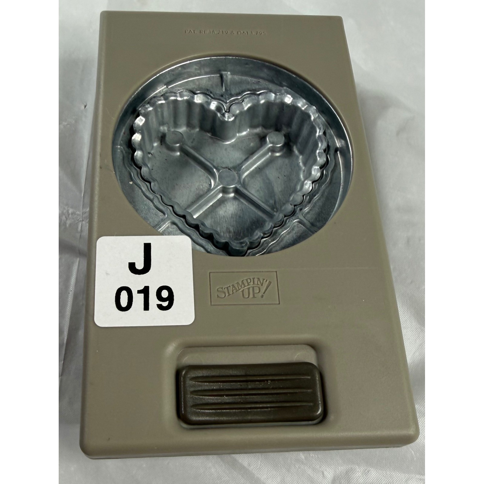 Stampin Up Scalloped Heart Paper Punch Scallop Edge Craft Tool J019