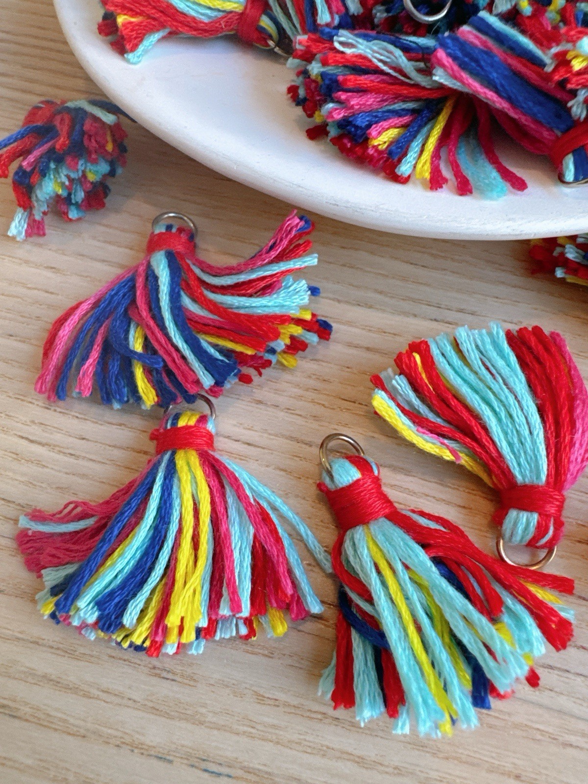 30 pieces colorful colorful tassel pendant (details in description) 260429 R01