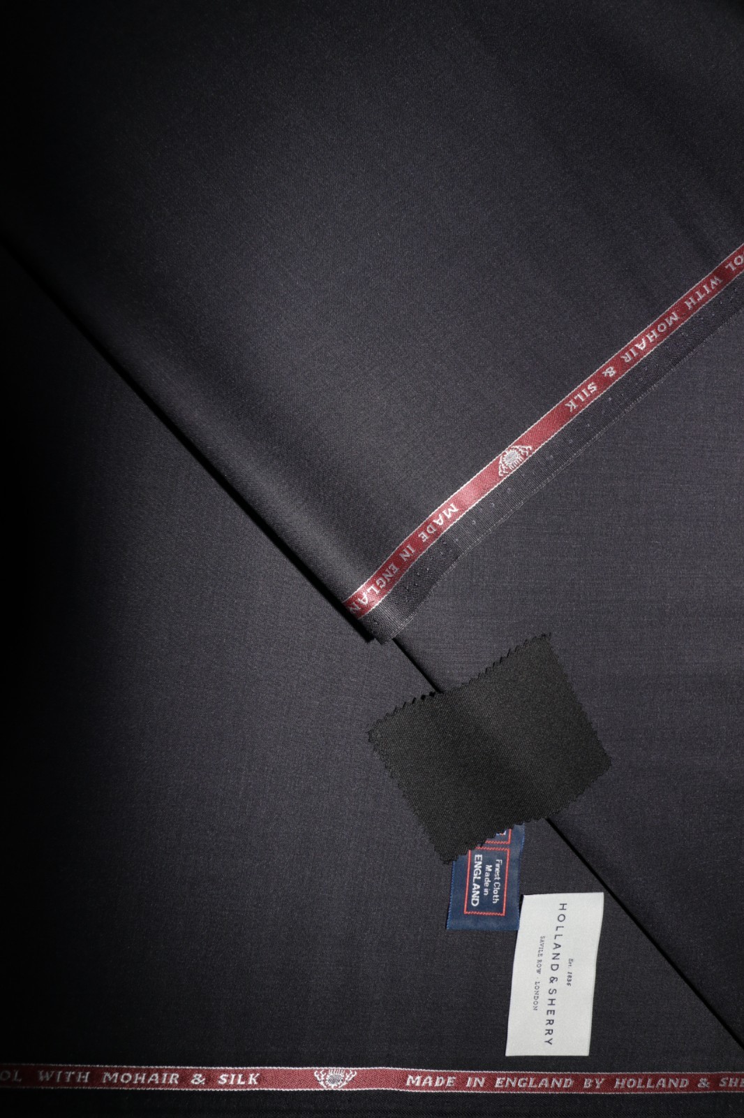 100% SUPER 120’s WOOL SUITING FABRIC MADE IN ENGLAND By Martin Sons & Co.= 3.4 m