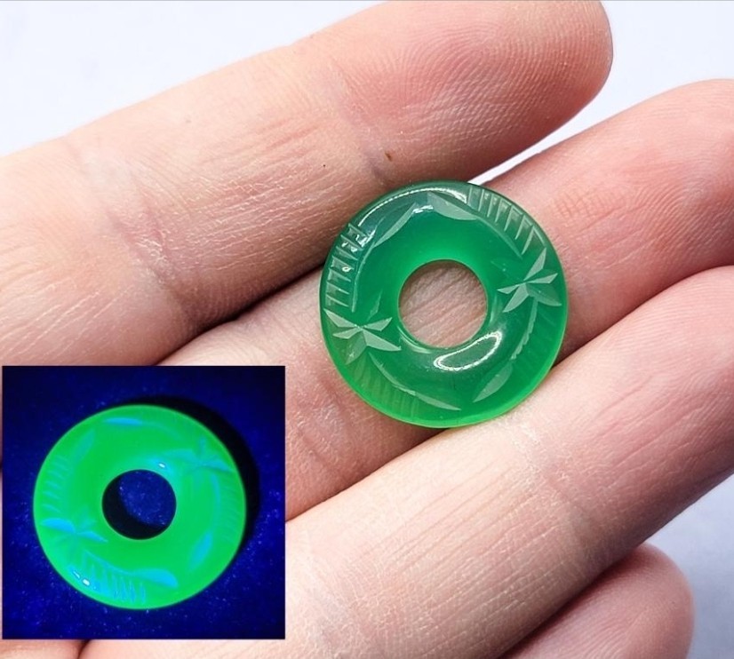 1930s Art Deco Uranium Glass Flat Ring Vintage Green Czech Pressed Glass 20mm