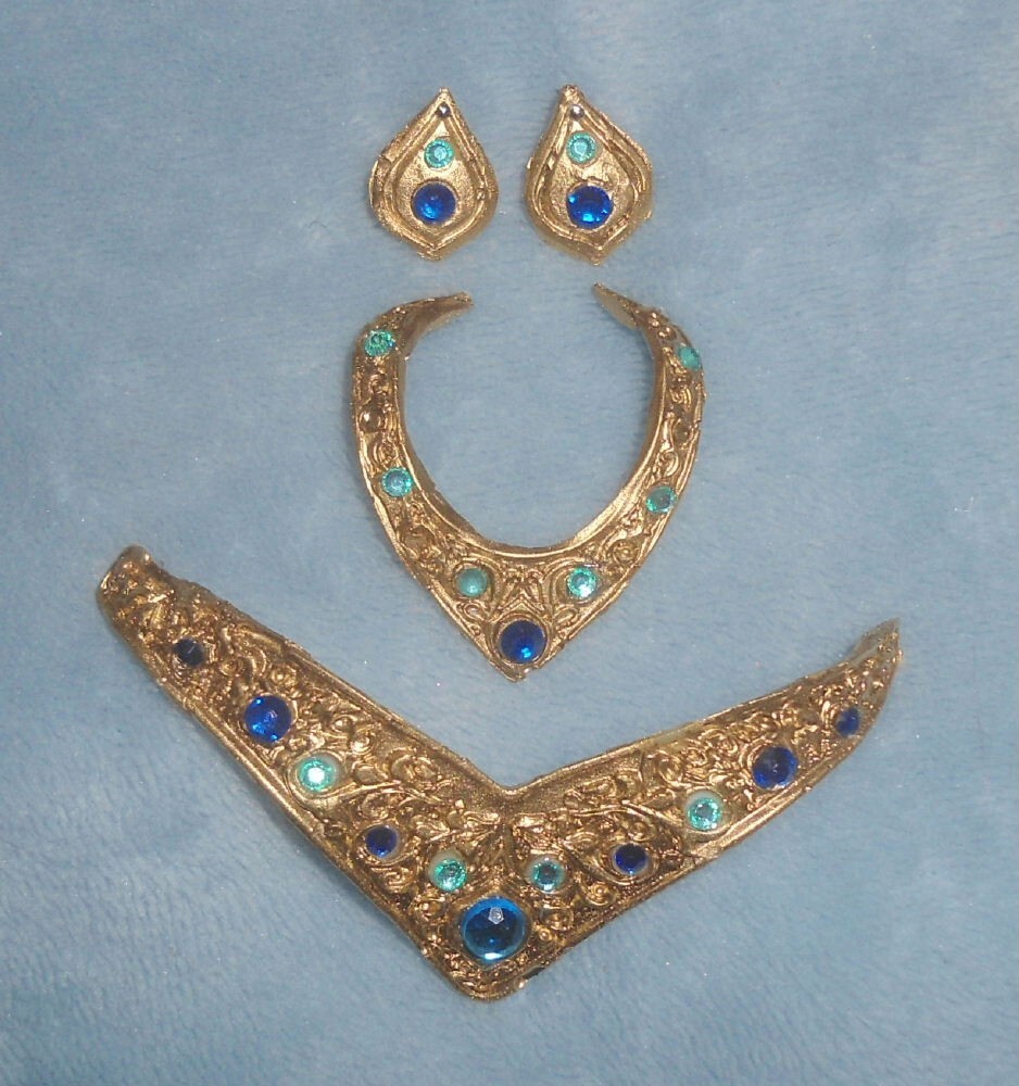 ALADDIN Princess JASMINE 16 17″ Doll NECKLACE BELT EARRINGS Set LE Inspired