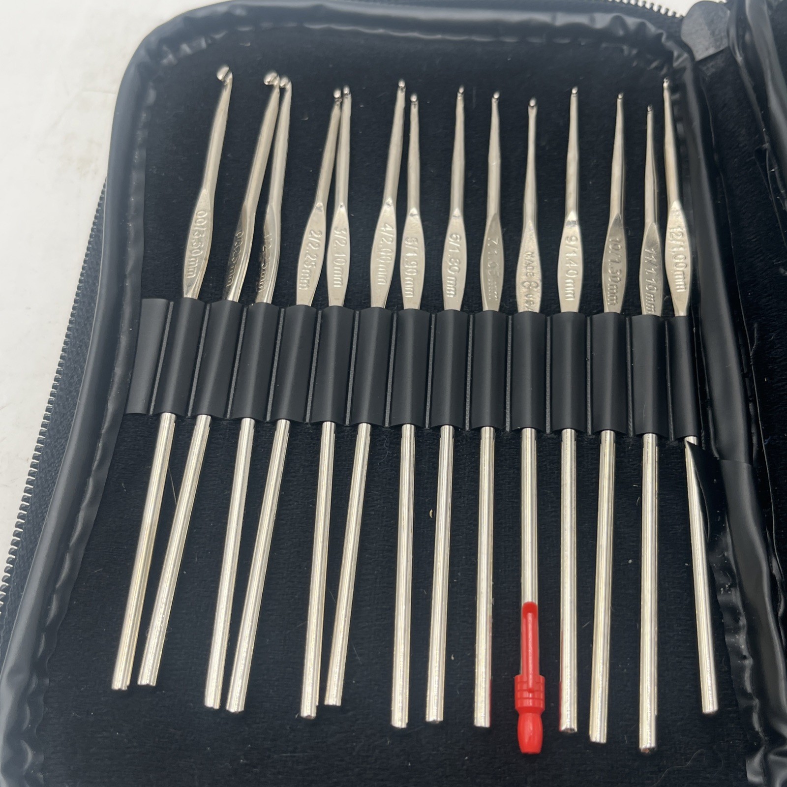 Boye Crochet Metal Hooks Set With Hot Pink Case Complete Set of 24 Hooks