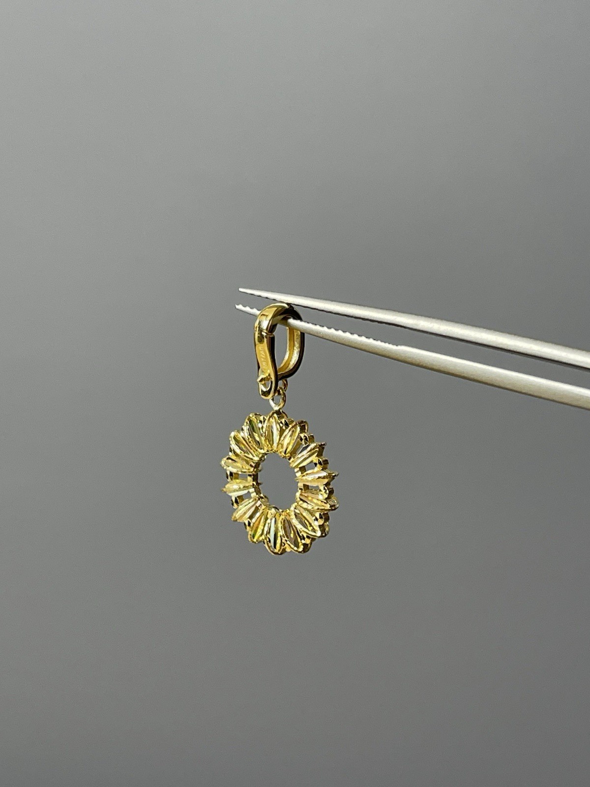 18k Yellow Gold Sun Circle Pendant Charm 2.30g Made in Italy