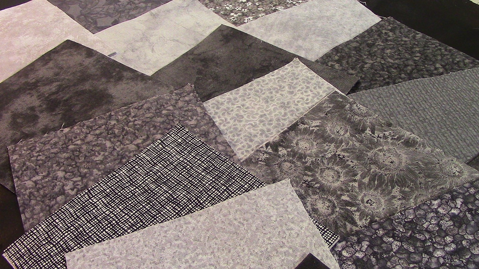 (54) 5″ Squares – Black & Gray Color Combo Charm Pack – 100% Cotton Fabric 5780