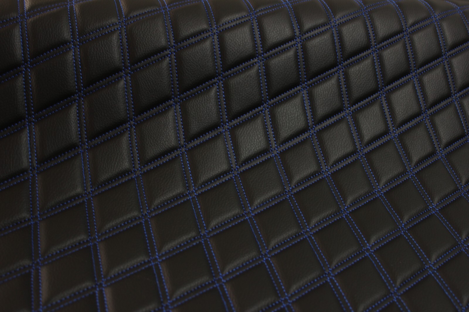 Double Quilted Vinyl Faux Leather Car Upholstery Fabric | 2″x3″ – 5x8cm 55″ SBY