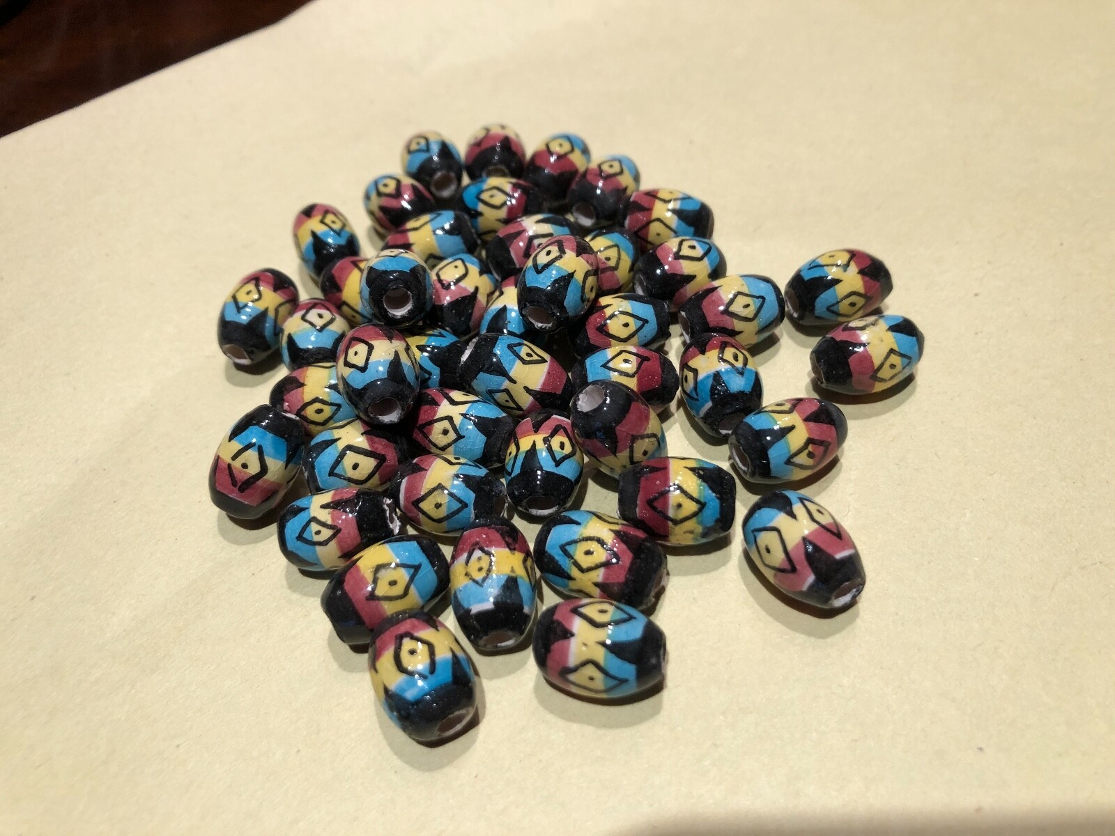 25 aztec peruvian ceramic 10 mm oval bead plum black white green #5