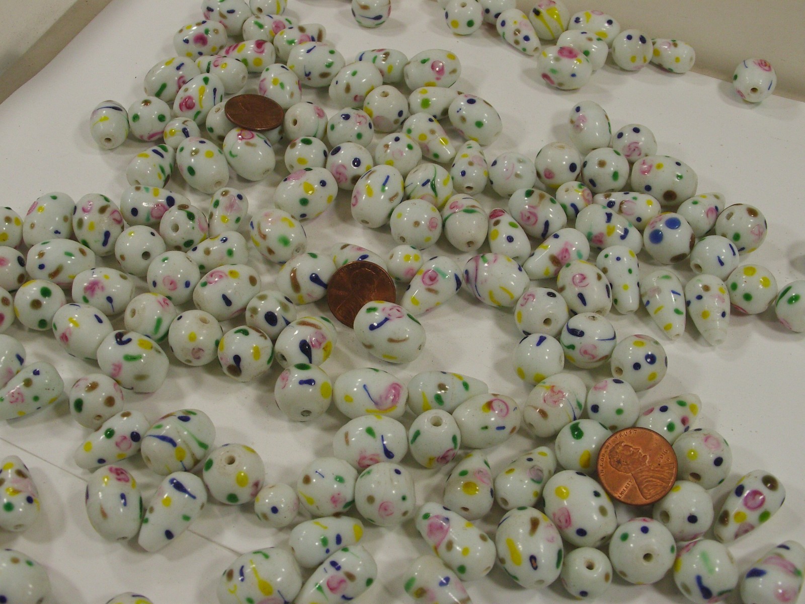 110 Pieces Assorted Shapes and Sizes White Floral India Handmade Beads (AZP-2)