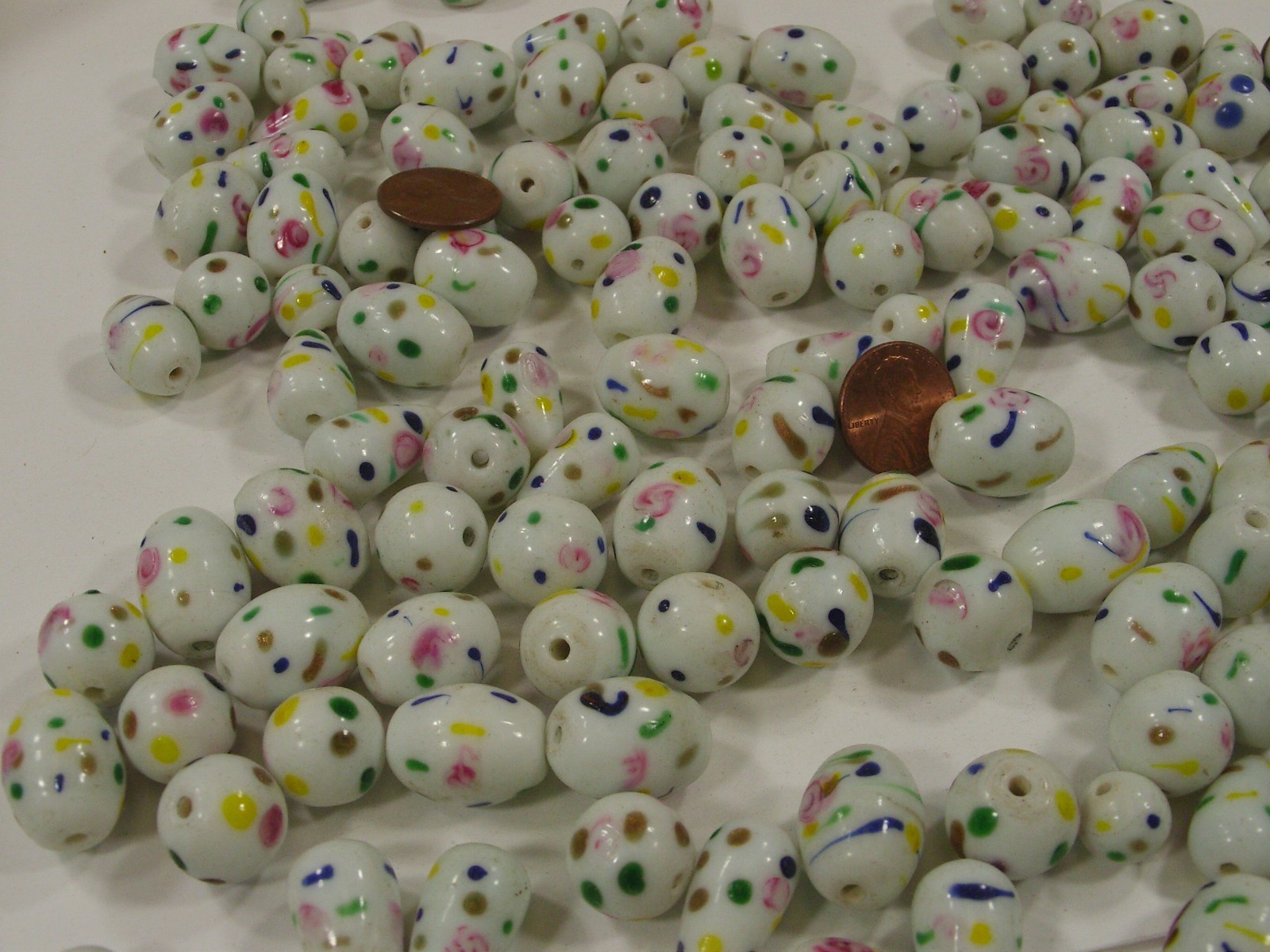 110 Pieces Assorted Shapes and Sizes White Floral India Handmade Beads (AZP-2)