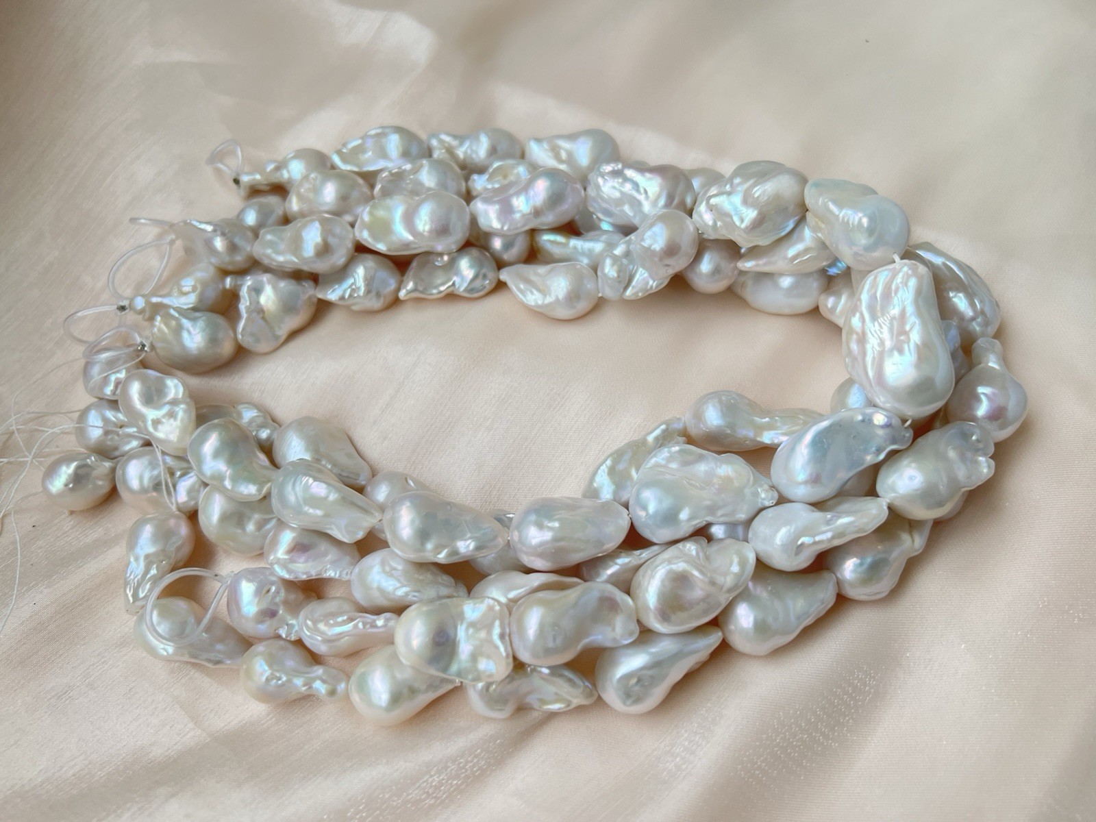 Baroque Freshwater Pearl Strand 15–17mm x 25–27mm 16” Strand