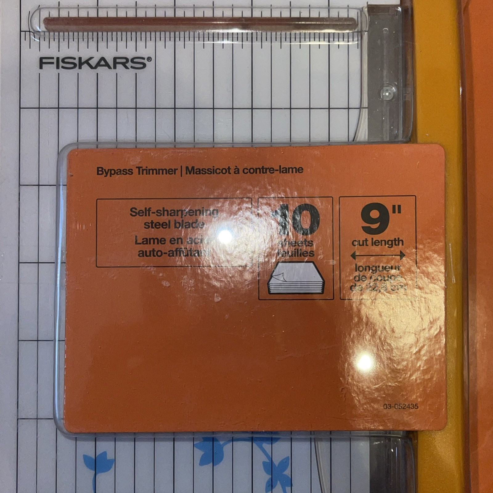 Fiskars Paper Trimmer 10-sheets 9″ Portable Easy to Use, Brand New In Box.