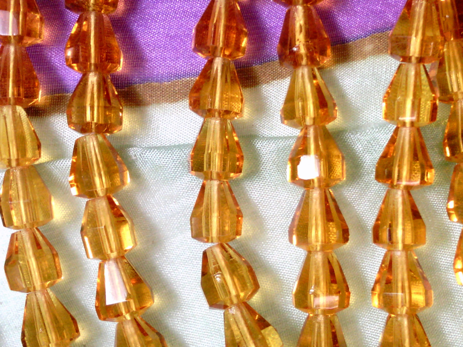 Vtg 600 FACETED BELL TRANSPARENT AMBER GLASS DROPS 6X5.6MM #042412g CLOSE OUT