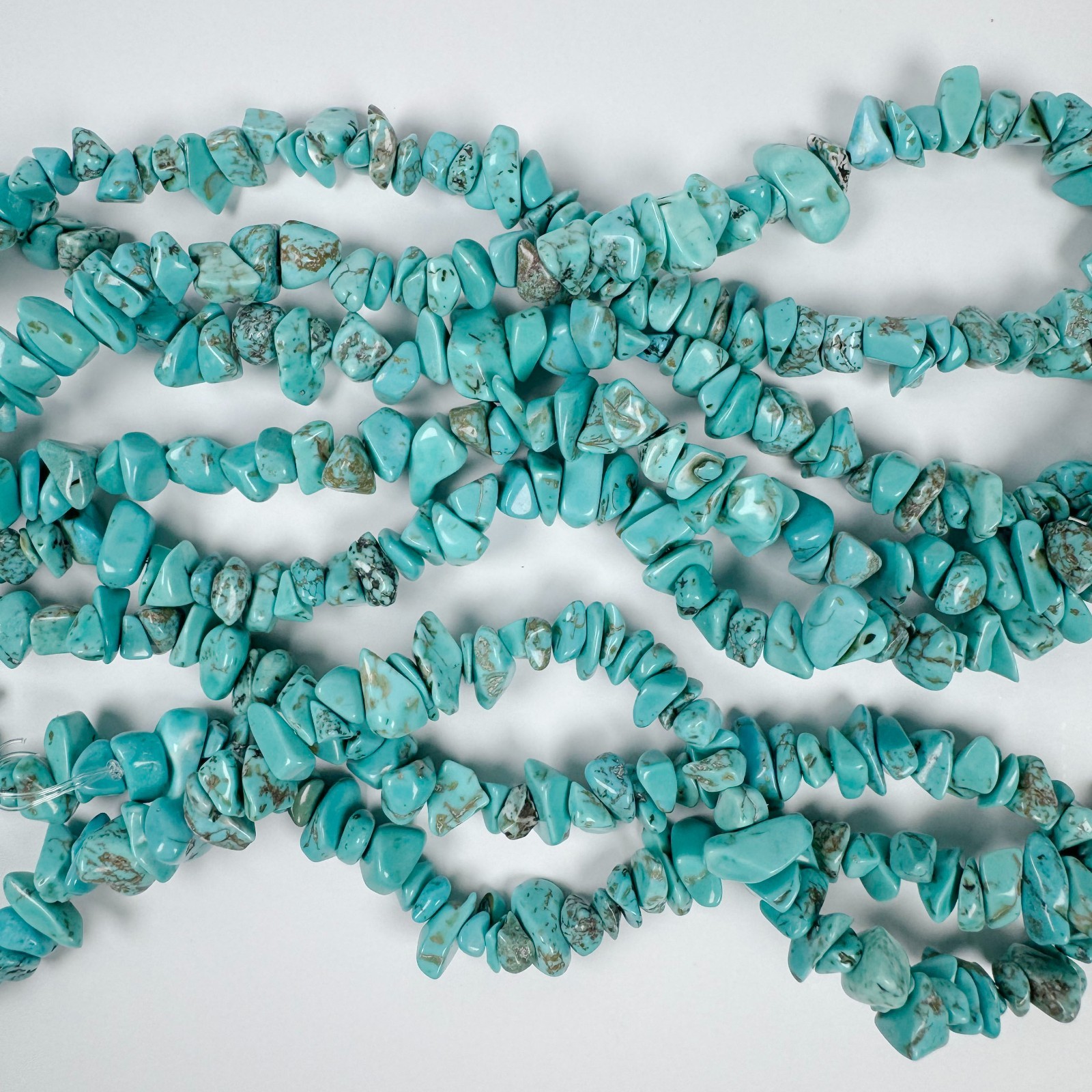 420pcs Turquoise Chip Beads 5-8mm Dyed Stone Loose Spacer Beads for Jewelry