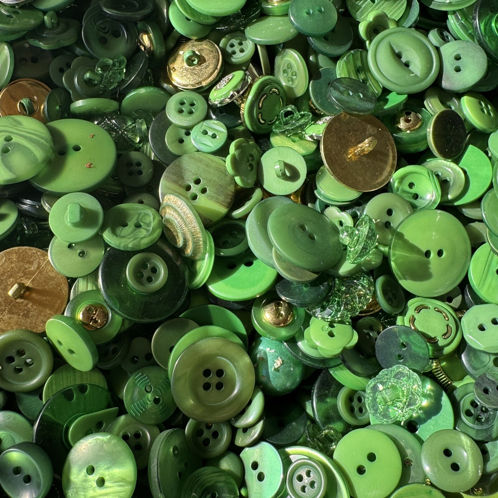 New Incredible Mixed Lot Dyed GREEN Premium Buttons All Sizes For Embellishments
