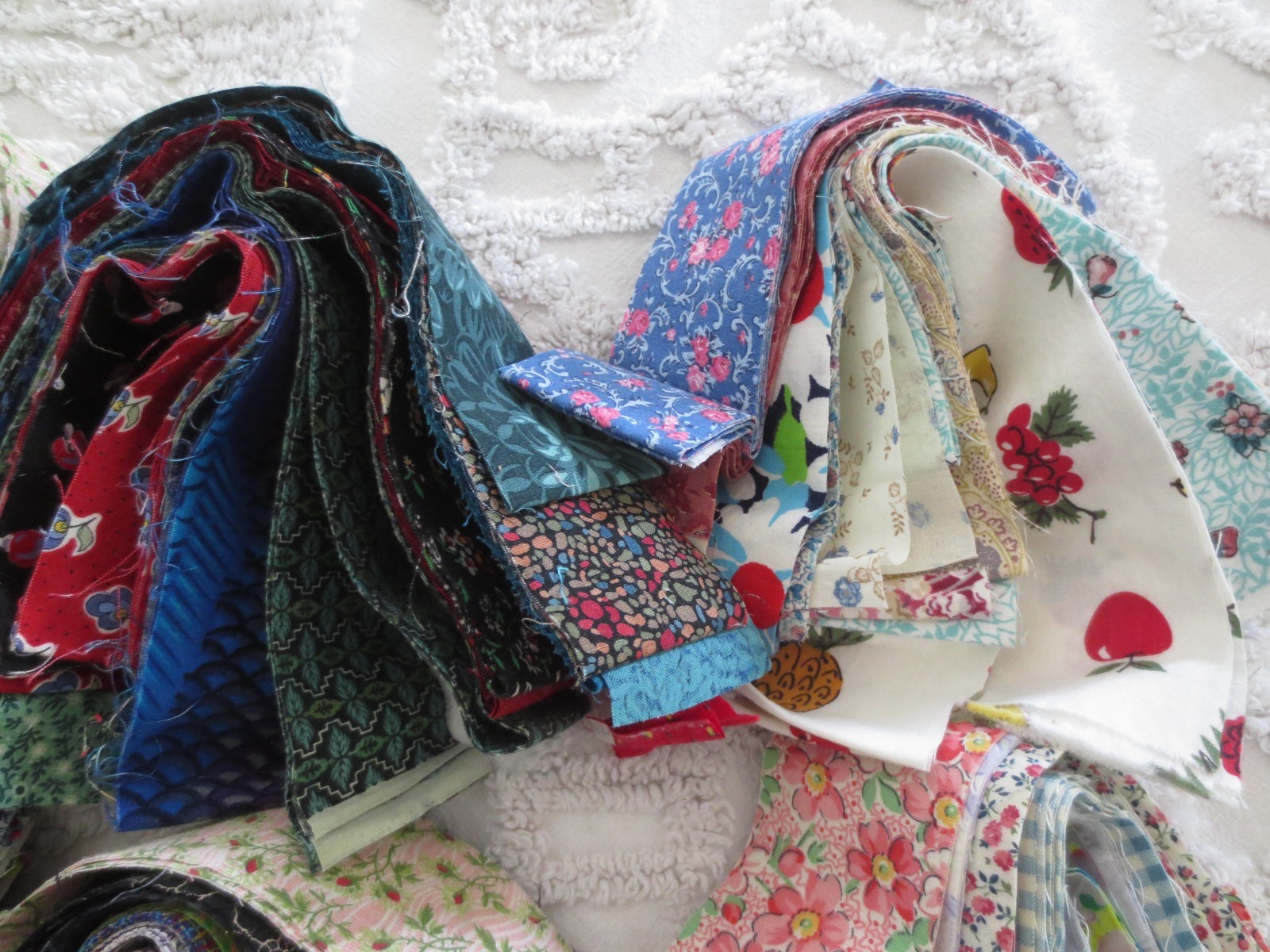 1-1/2 lbs. ASSORTED 2″ Wide COTTON PATCHWORK QUILT STRIPS