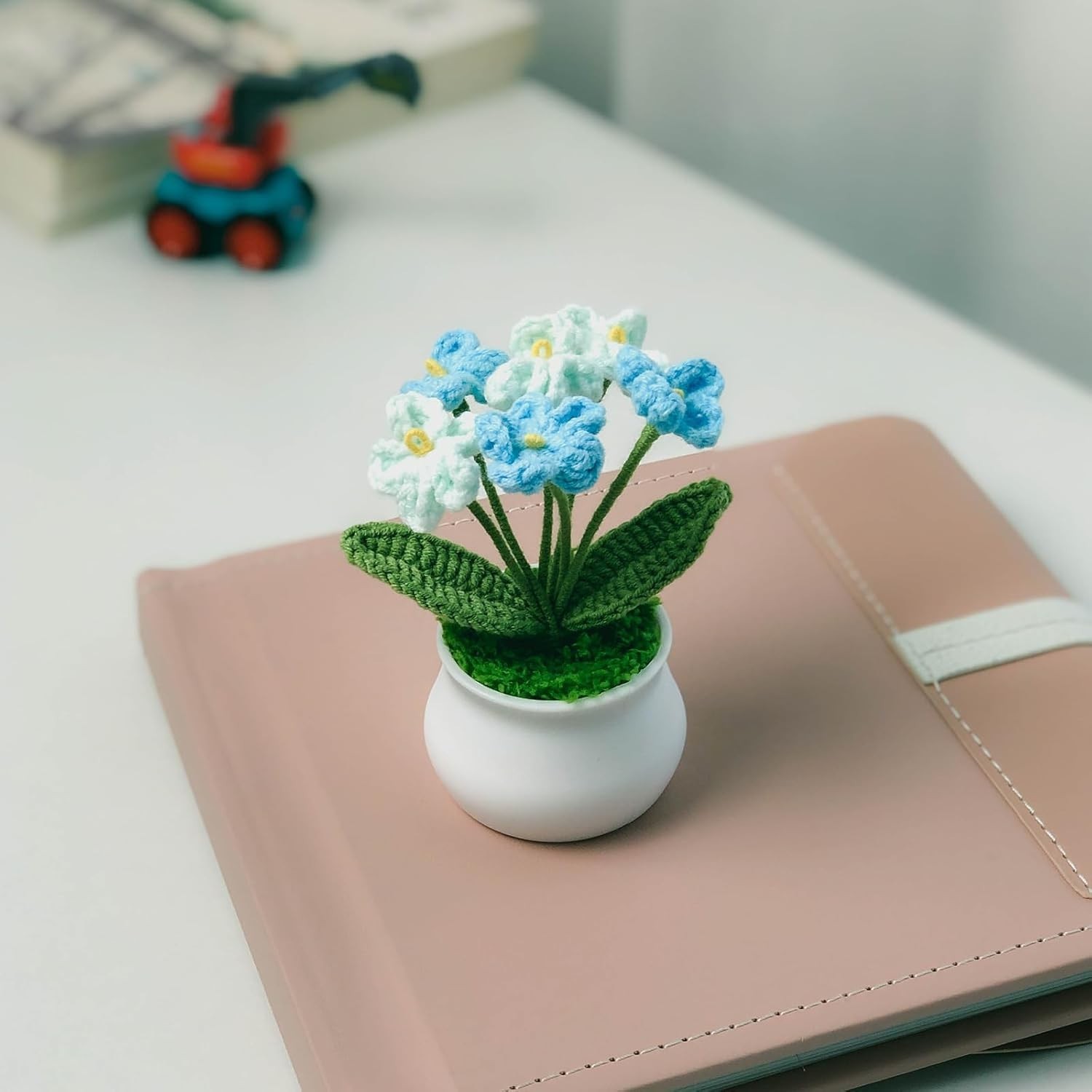 Eco-Friendly Blue Gradient Myosotis – Handcrafted Crochet Flower for Desk Decor