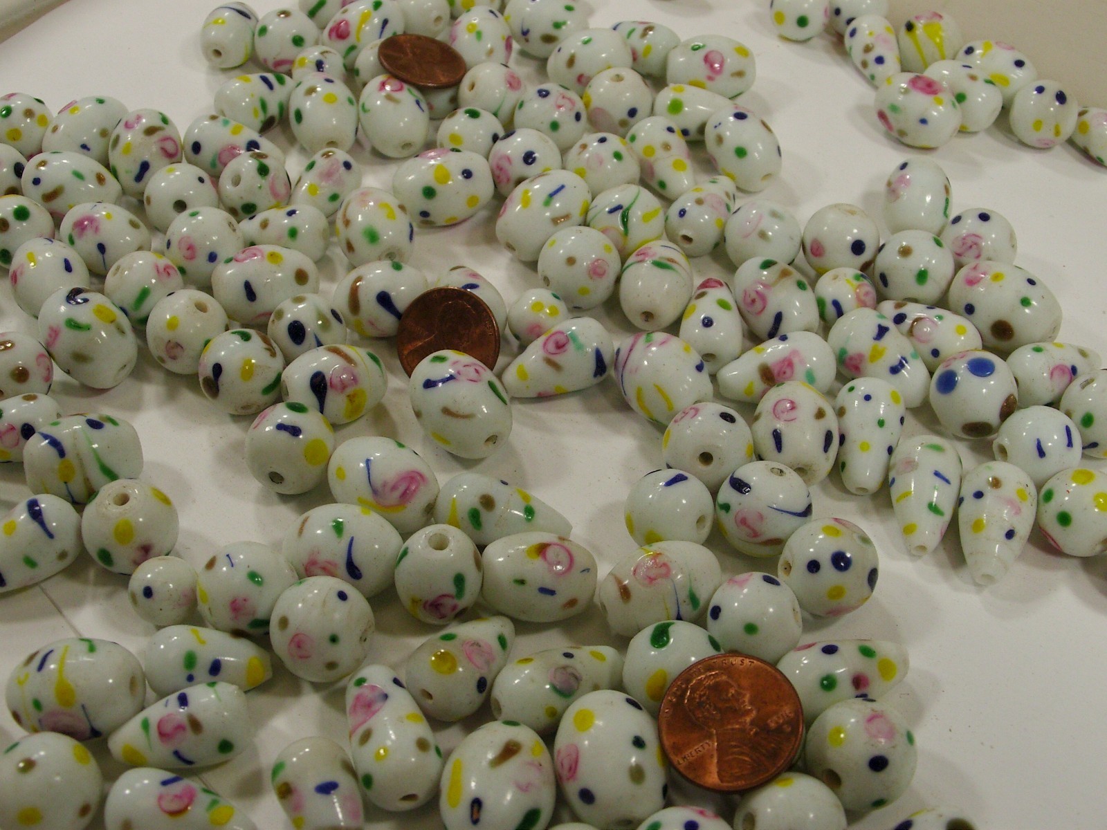 110 Pieces Assorted Shapes and Sizes White Floral India Handmade Beads (AZP-2)