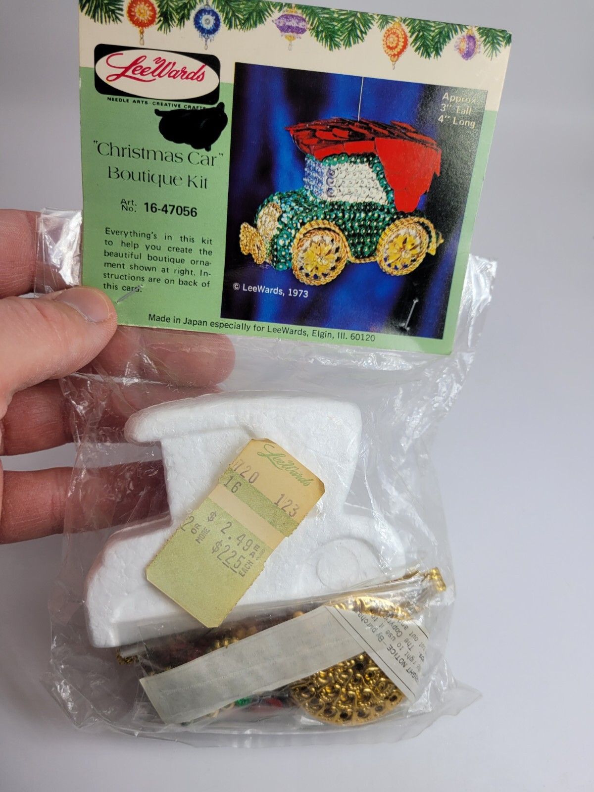 LeeWards CHRISTMAS CAR Auto Vehicle Vtg Sequin Bead Pinning DIY Ornament Kit