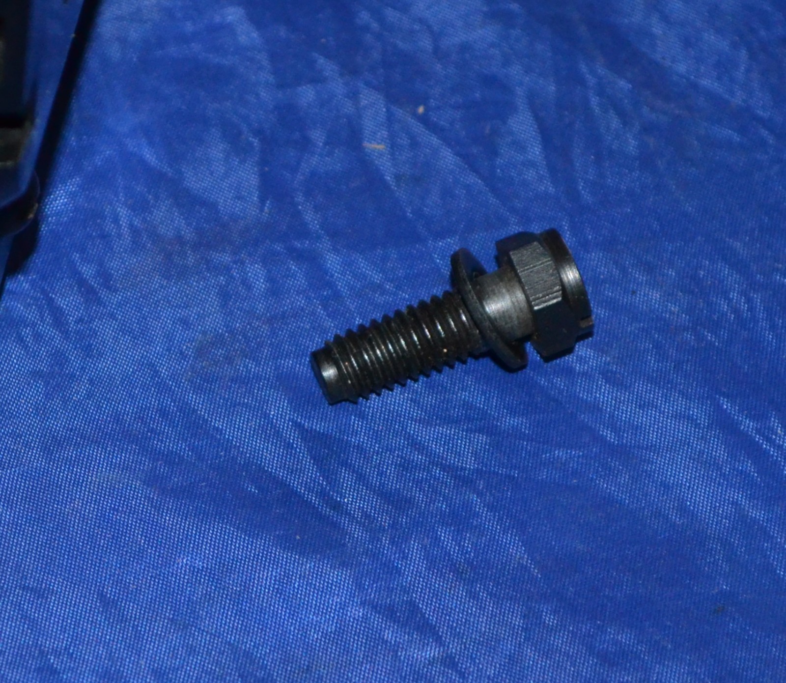 MOTOR, LIGHT, MOUNTS, SCREWS, POWER PLUG SINGER OLDER SEWING MACHINES 110-120V