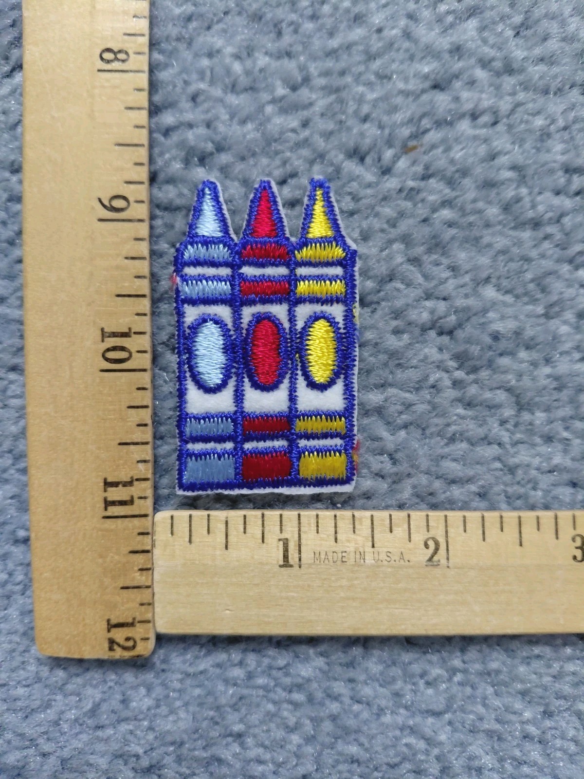 2 CRAYONS BLUE RED AND YELLOW IRON ON PATCHES