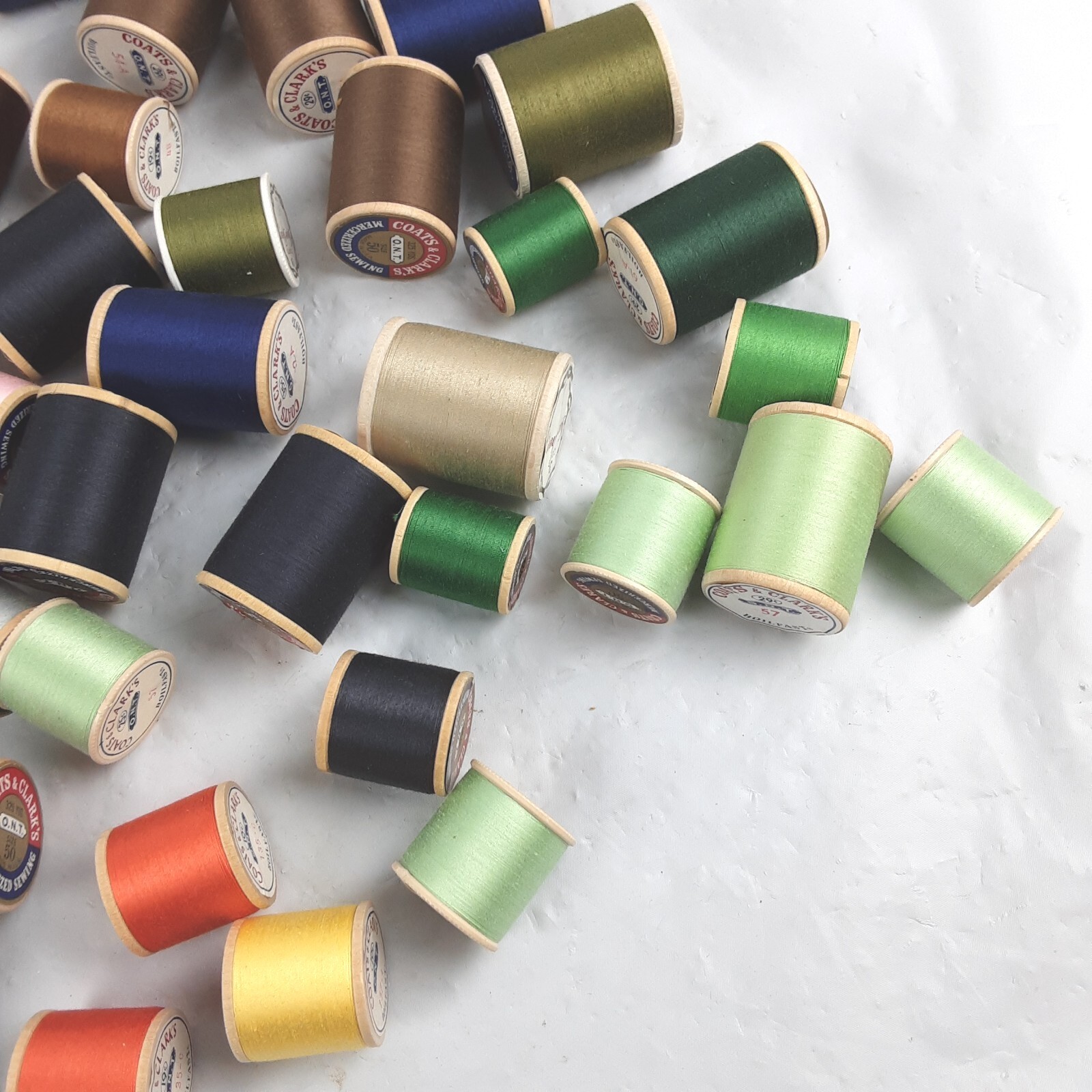Multi Lot of 46 Varies Threads Multicolor Coats & Clarks, JP & Coats