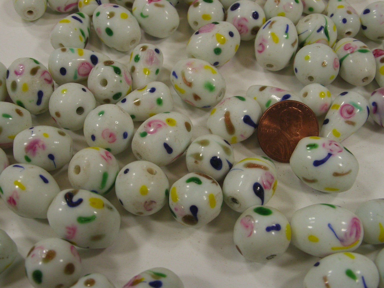 110 Pieces Assorted Shapes and Sizes White Floral India Handmade Beads (AZP-2)