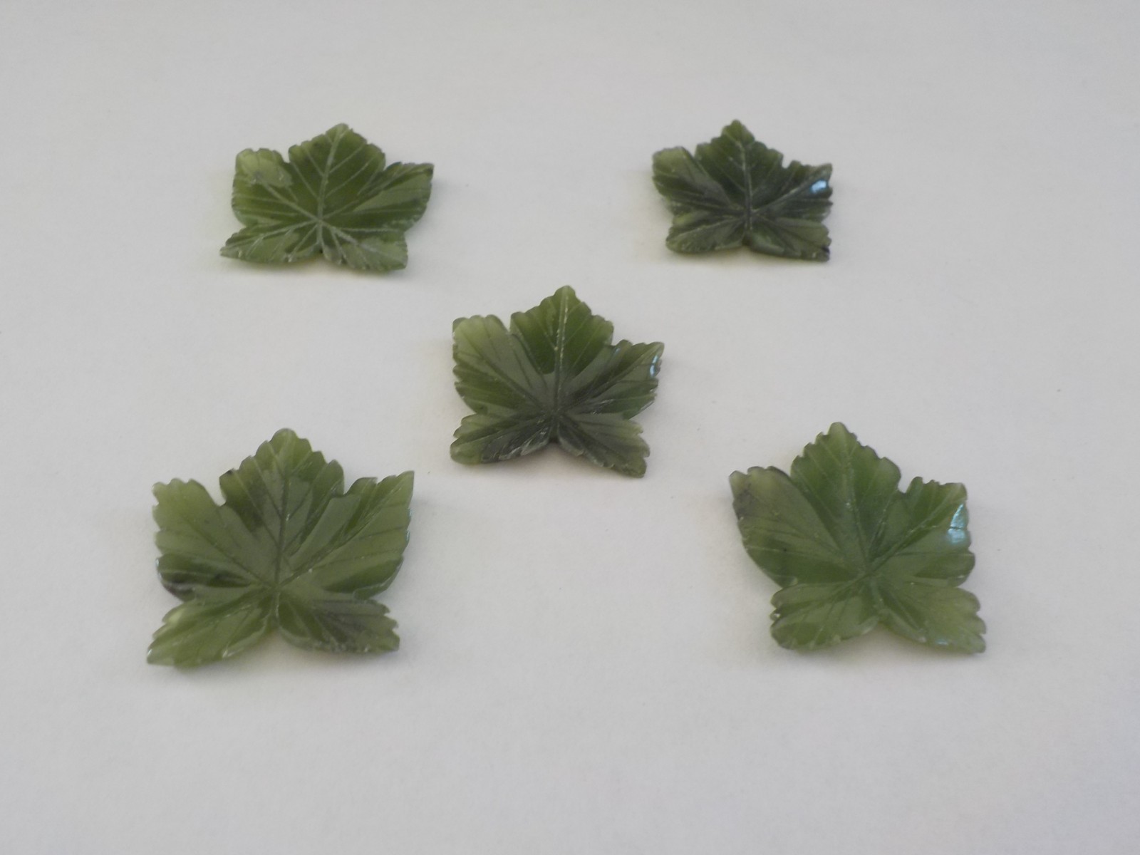 Geen Stone Leaf No Holes Flat Back (5/16″) Total 5 Craft Jewelry Making Supply