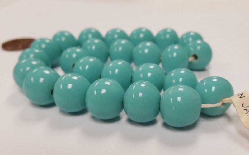 24 VINTAGE JAPANESE CHERRY BRAND GLASS GREEN TURQUOISE 13mm. ROUND BEADS 4688