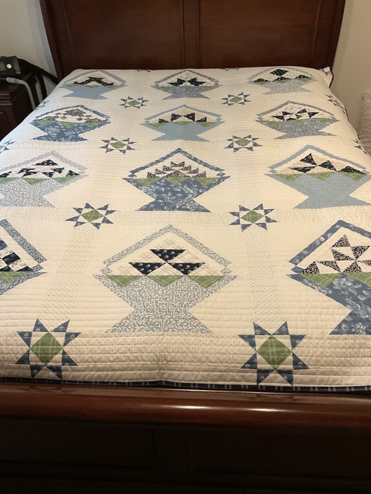 New Pieceful Baskets Blue/ White Baskets Patchwork Quilt-65”x 84” Home Made