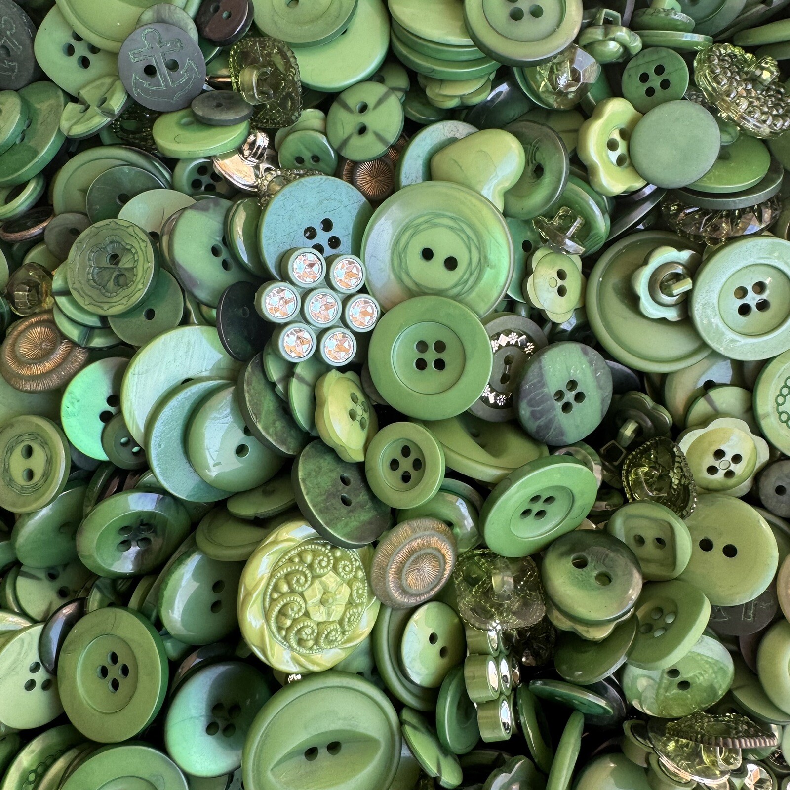 New Incredible Mixed Lot Dyed GREEN Premium Buttons All Sizes For Embellishments