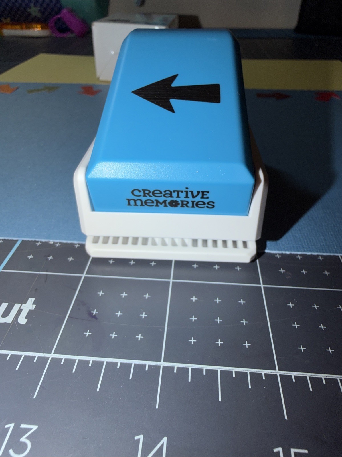 Creative Memories ARROW MINI PUNCH – NEW IN BOX!