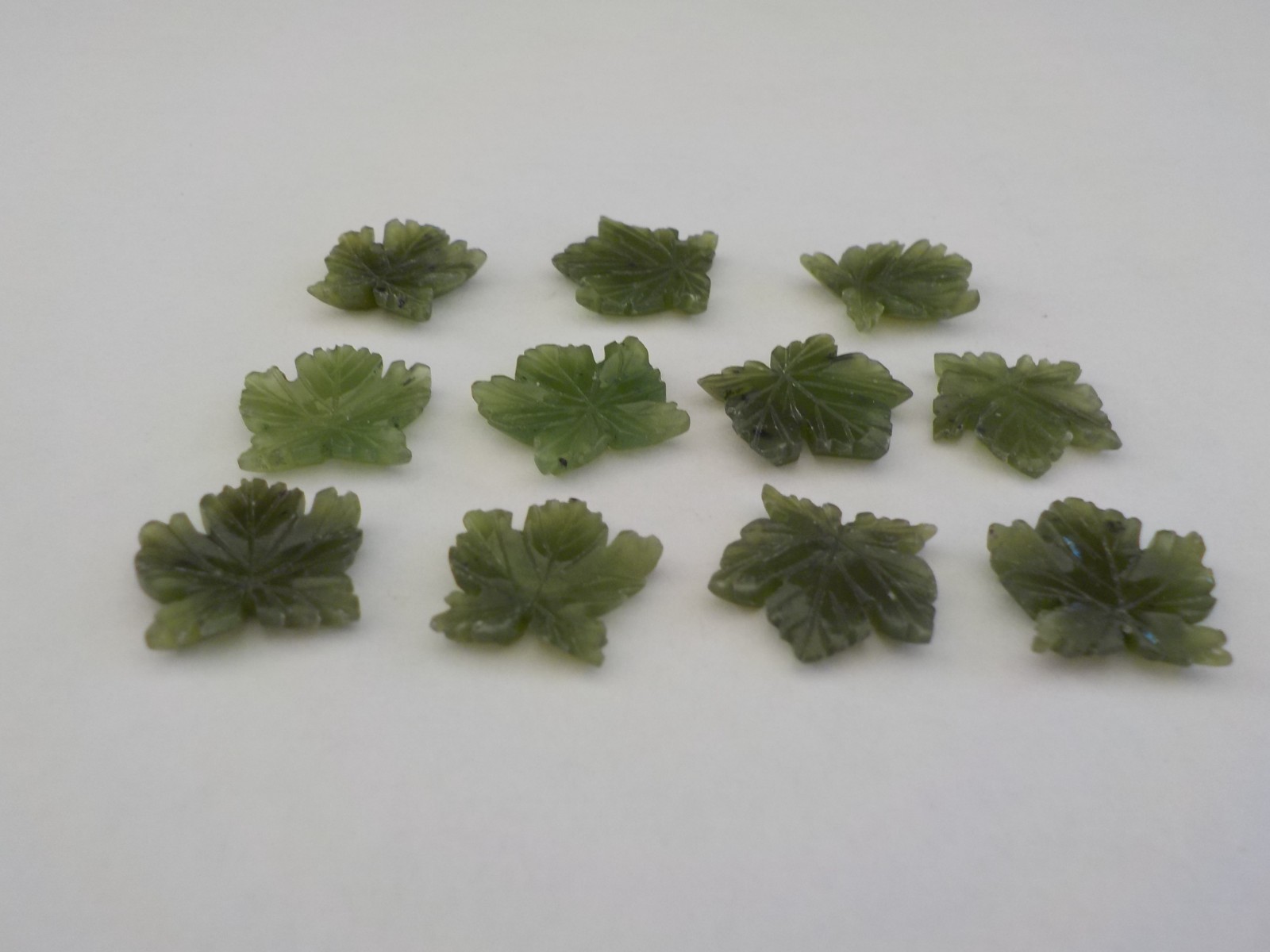 Geen Stone Leaf No Holes Flat Back (1/2″) Total 11 Craft Jewelry Making Supply