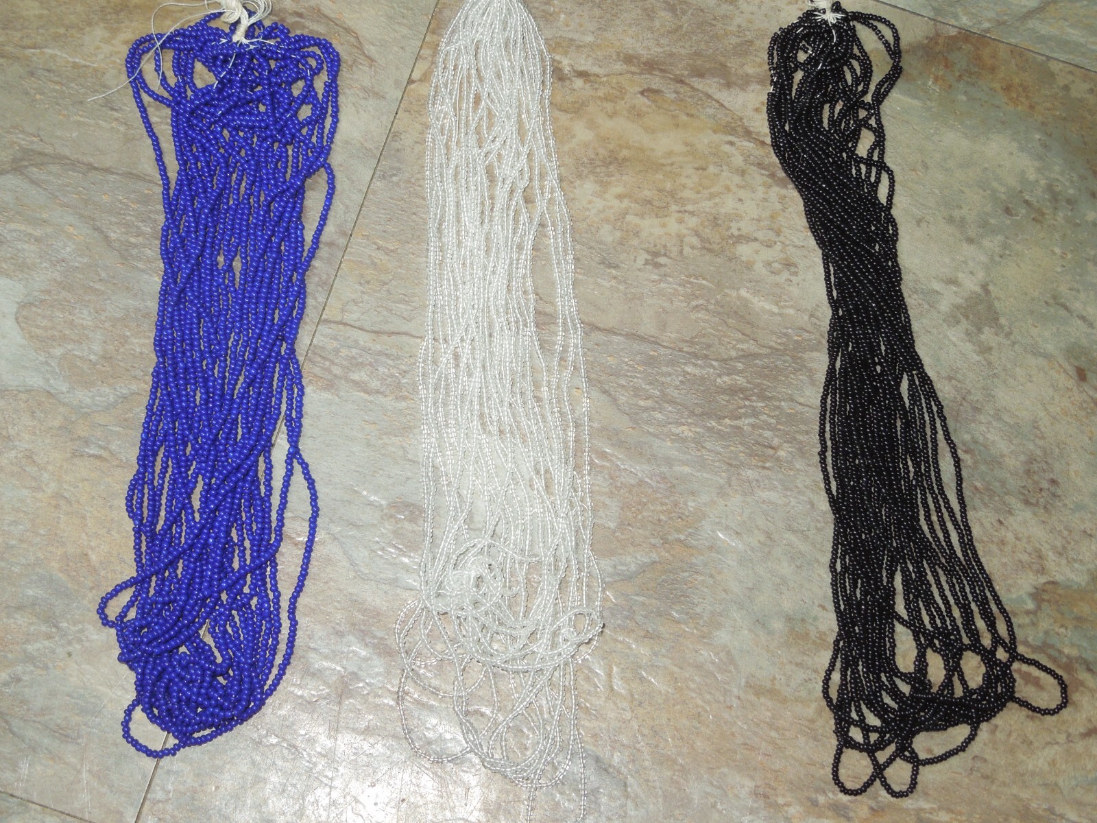 NEW 31 strings of seed beads Less than $1 per string White Blue & Black 3T