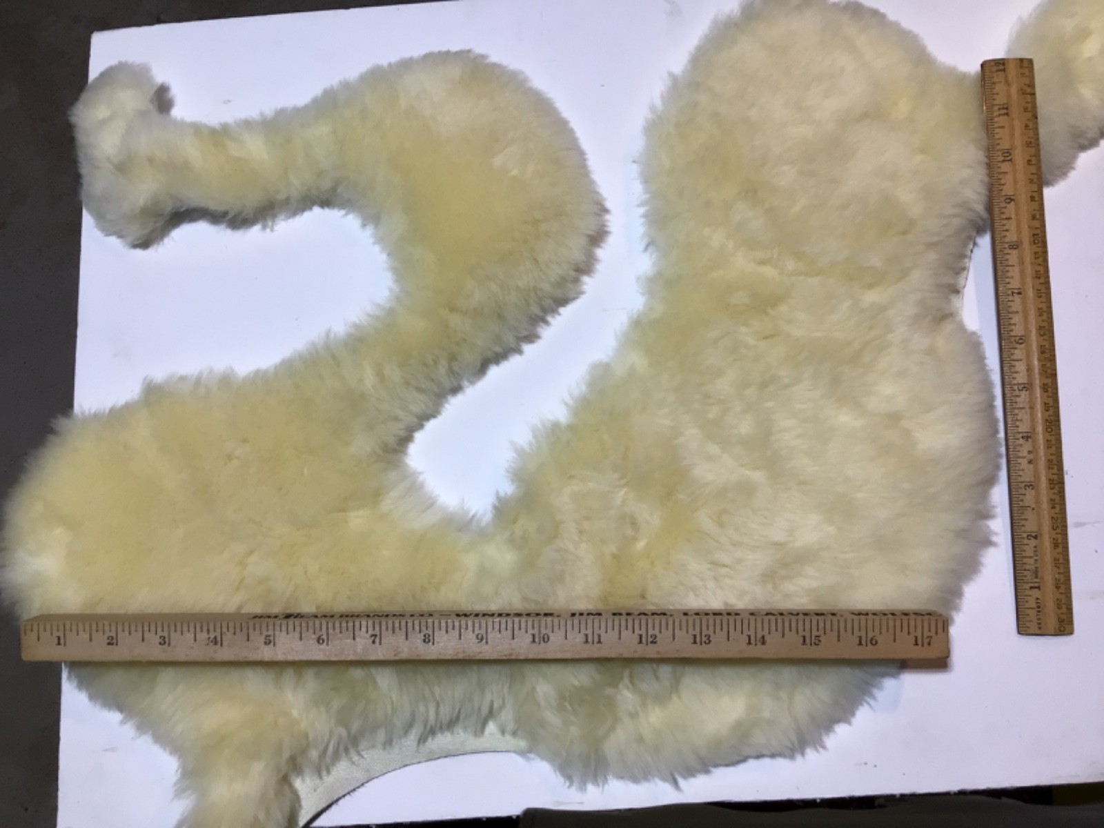 Genuine Sheepskin Lambs Wool Remnants (nice big piece) soft,plush 6 plus ozs.