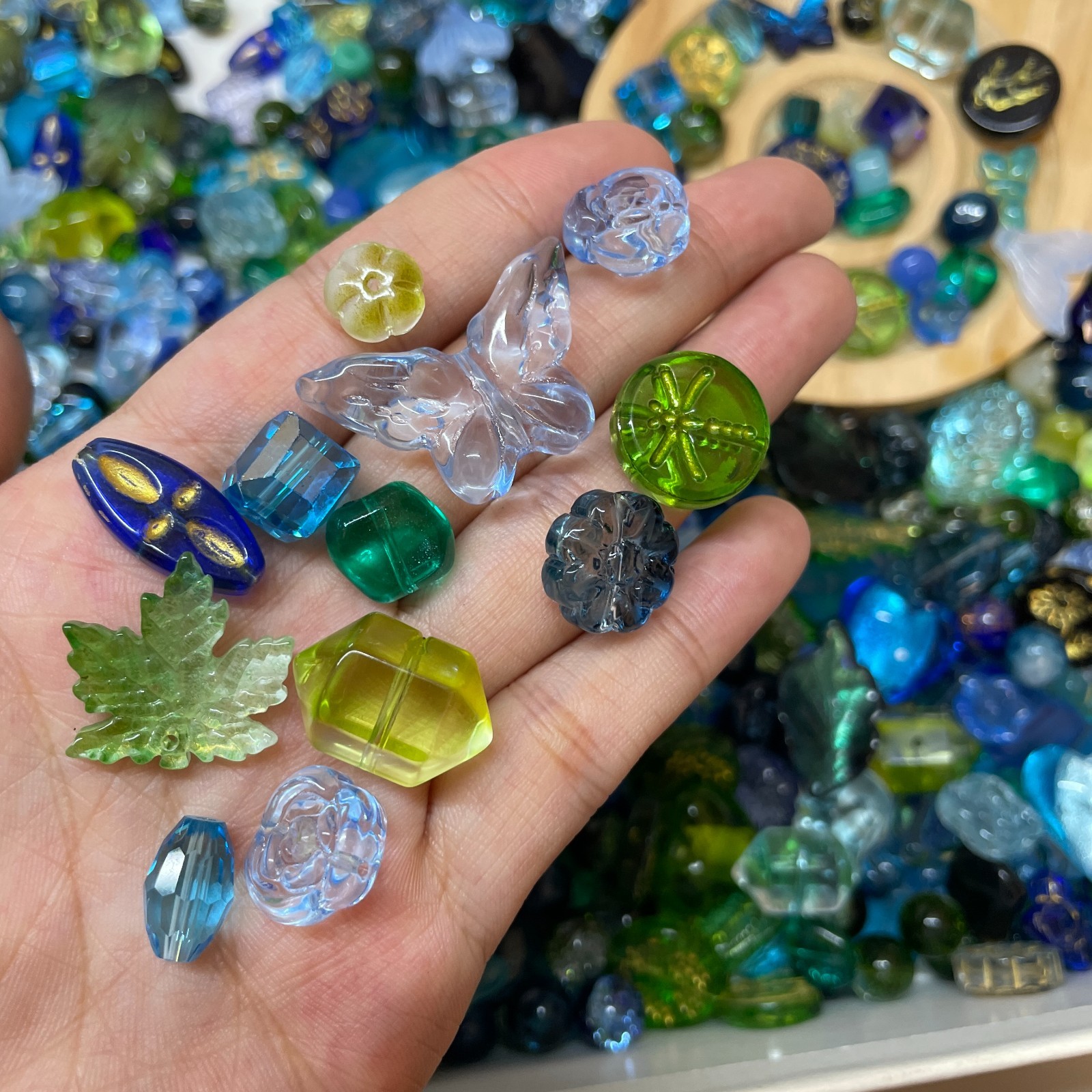 100g Glass beads lot jewelry making mix variety bead supplies Read Description