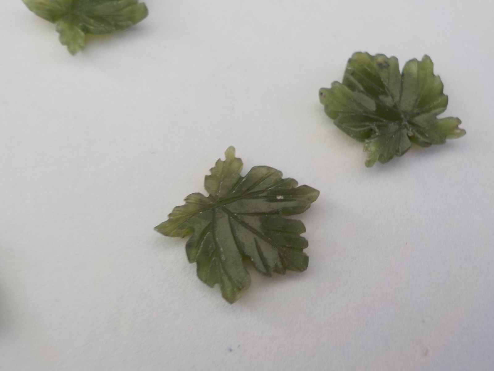 Geen Stone Leaf No Holes Flat Back (1/2″) Total 11 Craft Jewelry Making Supply